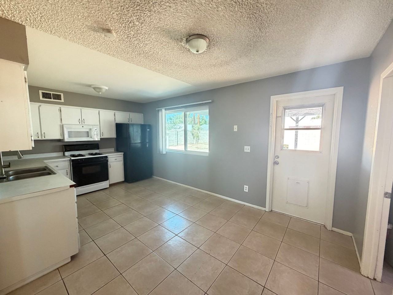 9018 E Marguerite Ave - Photo 6 of 13