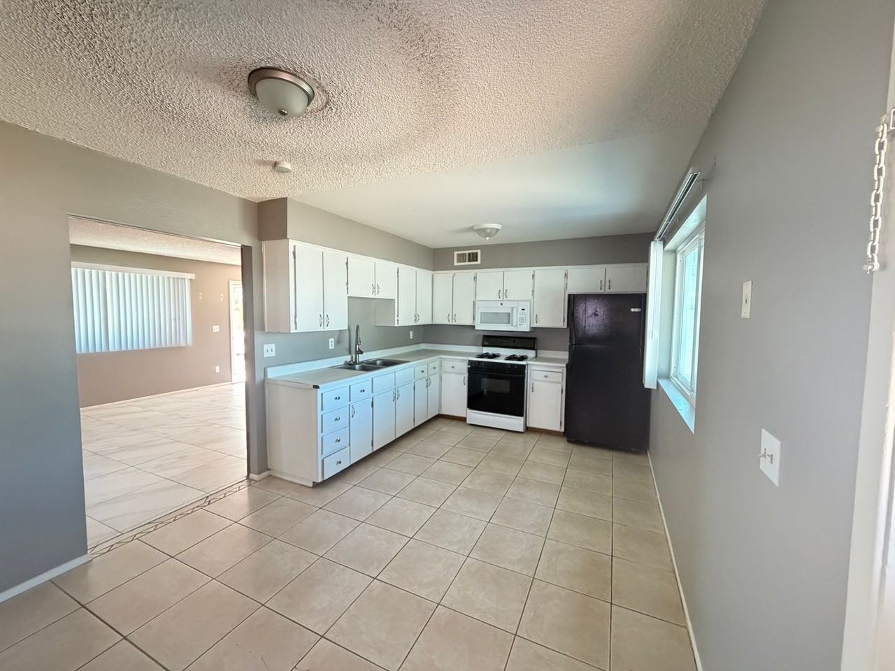 9018 E Marguerite Ave - Photo 7 of 13