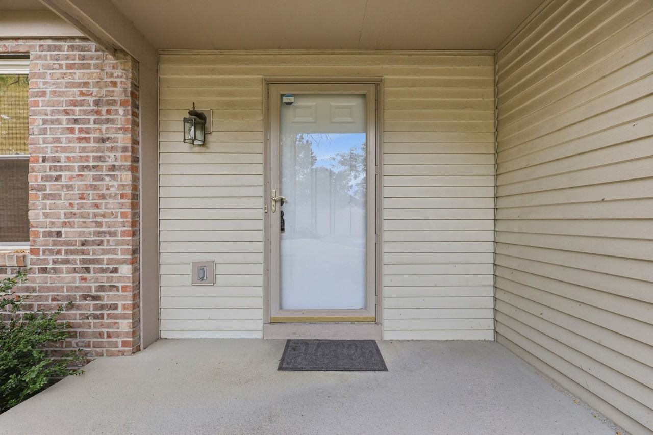 568 Elm Ct - Photo 4 of 41