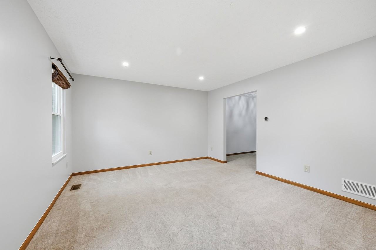 568 Elm Ct - Photo 6 of 41