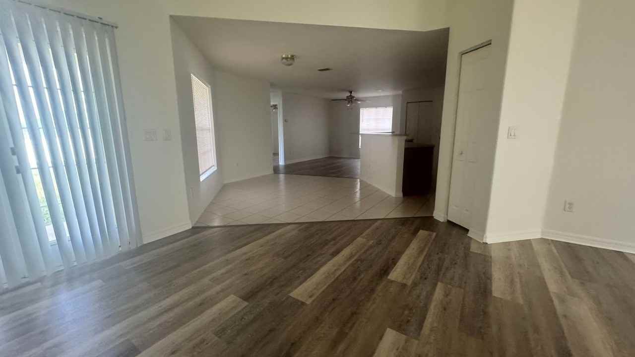 5025 Sw 104th Loop - Photo 7 of 23