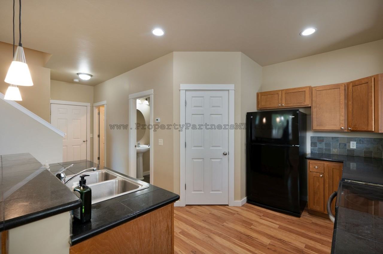712 Forestglen Dr - Photo 5 of 21