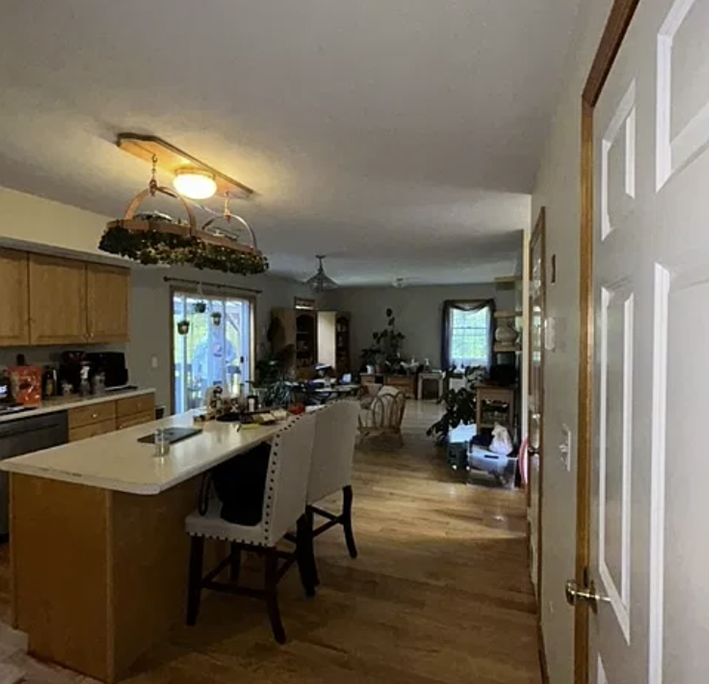 116 Stone St - Photo 4 of 16