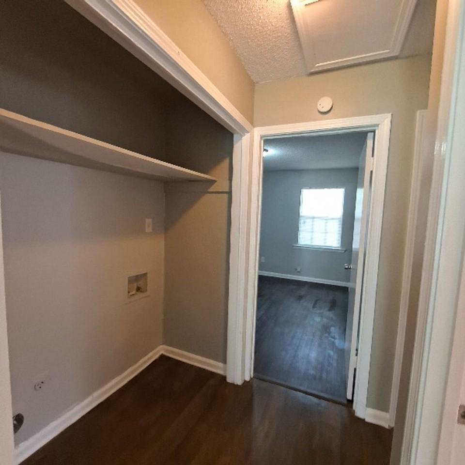 2910 Elbert Dr - Photo 6 of 9