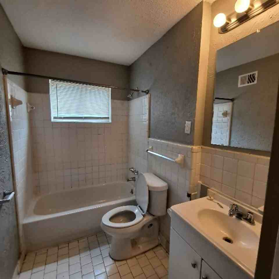 2910 Elbert Dr - Photo 7 of 9