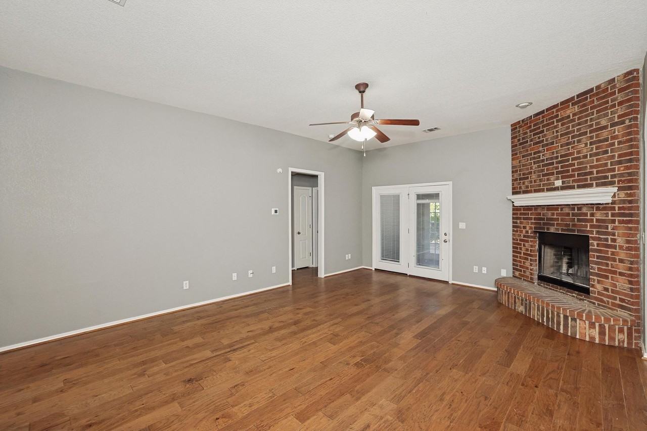 1418 Sw 61st Ave - Photo 4 of 36