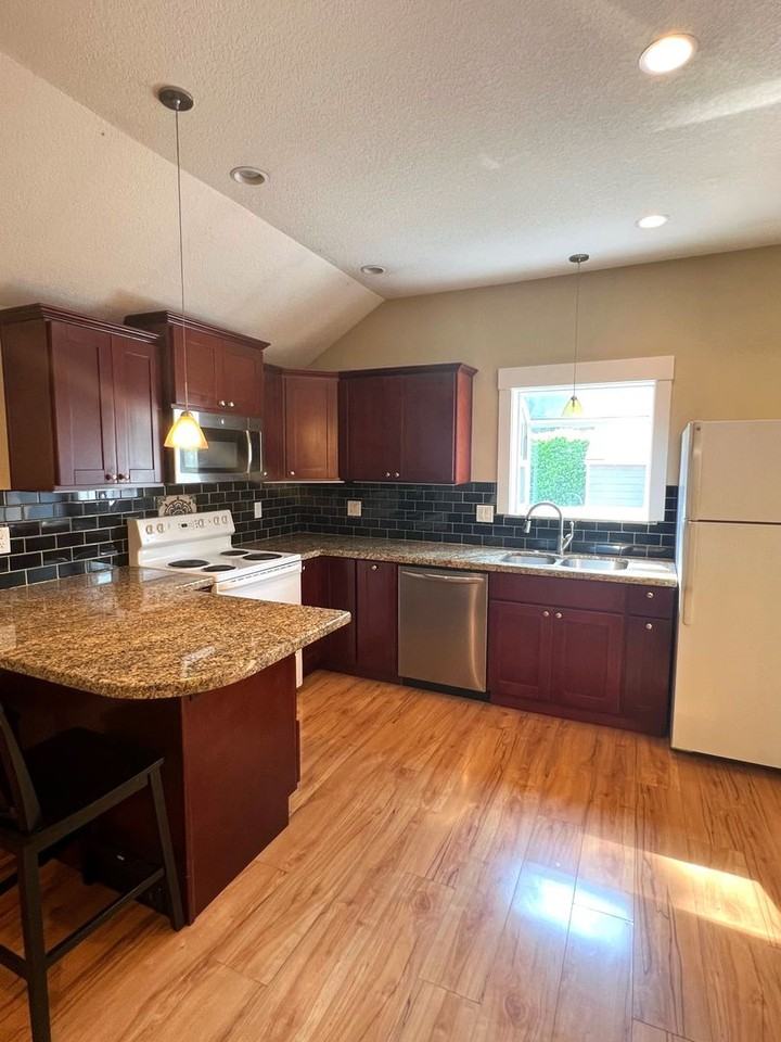 18605 Se Wilmot St - Photo 4 of 16