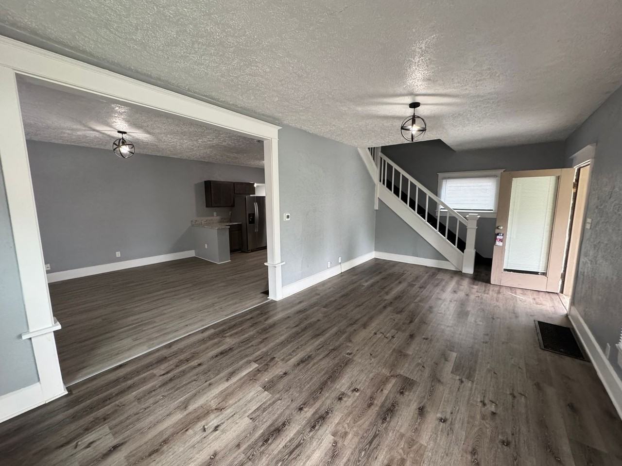 551 N Parker Ave - Photo 3 of 37