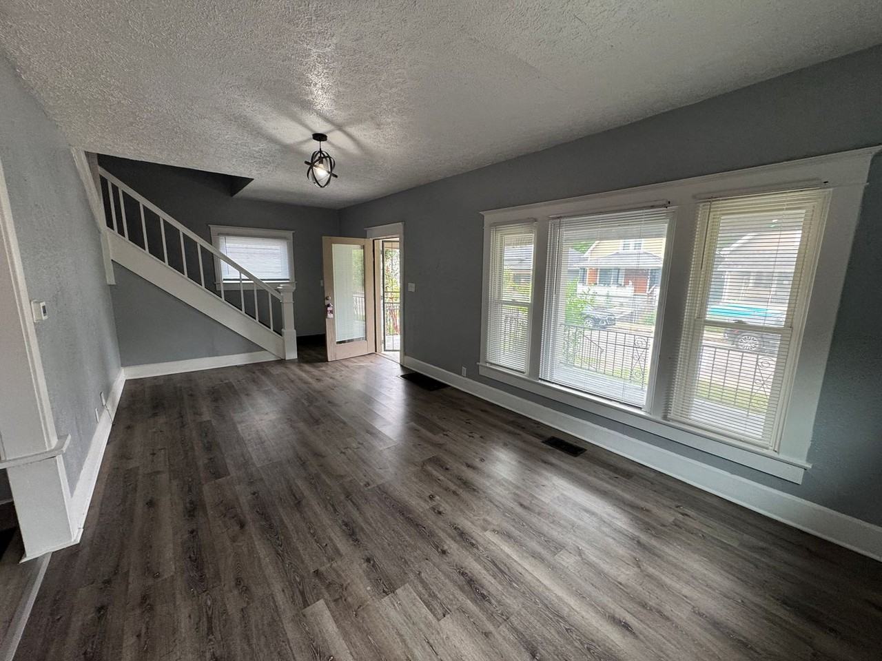 551 N Parker Ave - Photo 4 of 37
