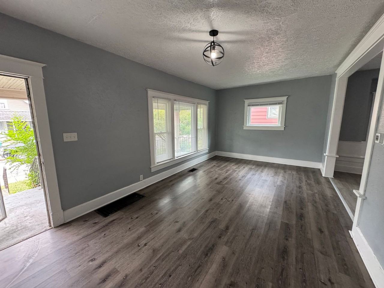 551 N Parker Ave - Photo 5 of 37