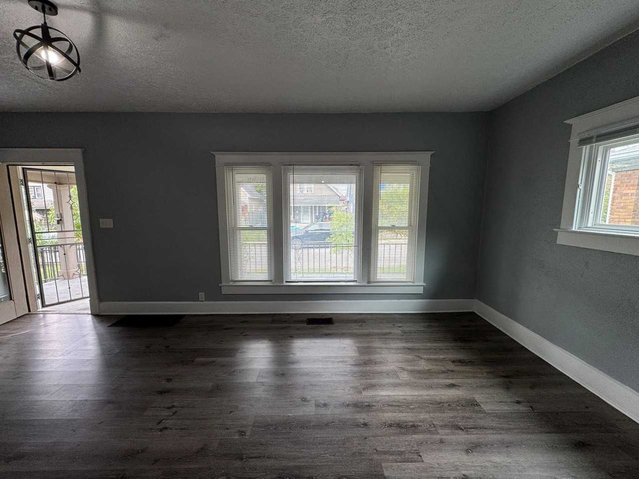 551 N Parker Ave - Photo 6 of 37