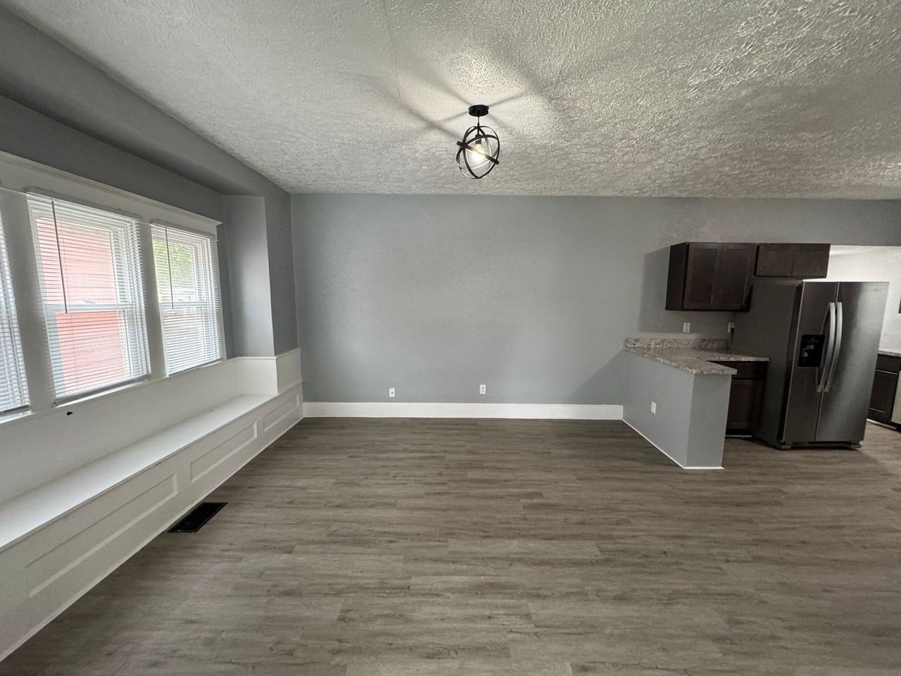 551 N Parker Ave - Photo 7 of 37