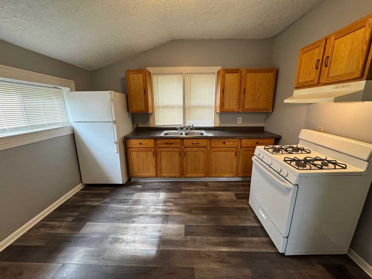 731 Lincoln St - Photo 7 of 22