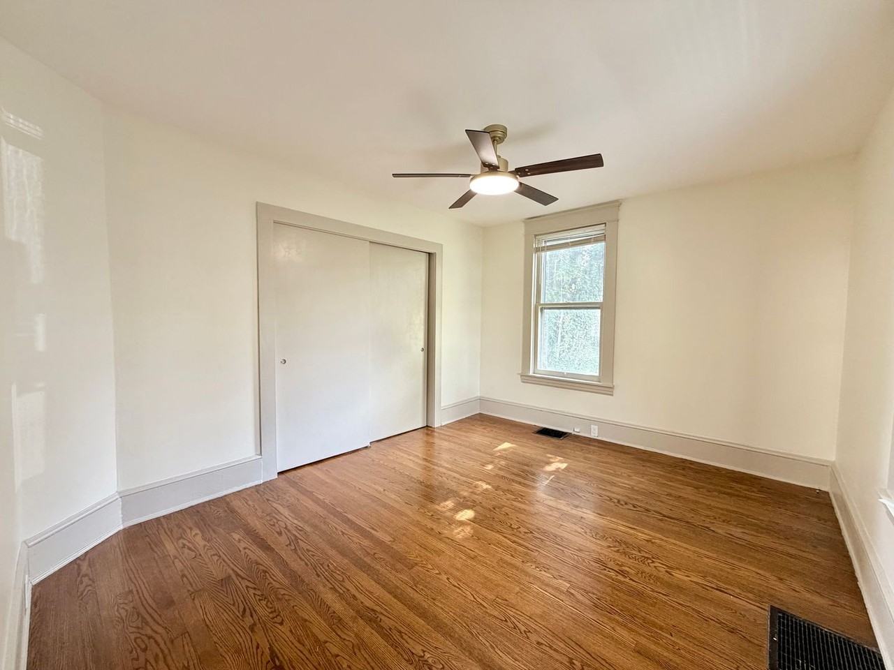 118 E Sevier Ave - Photo 3 of 17