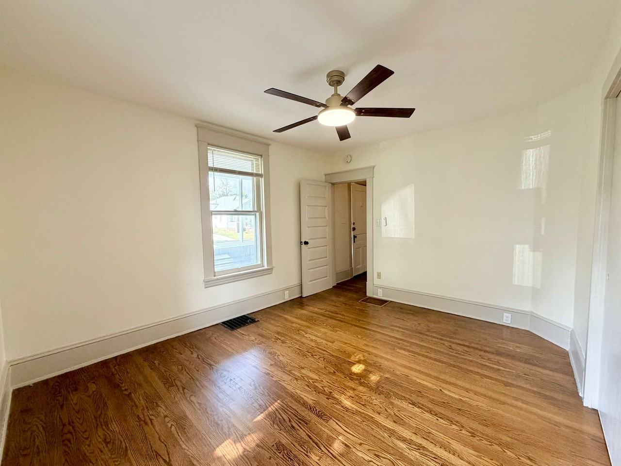 118 E Sevier Ave - Photo 4 of 17