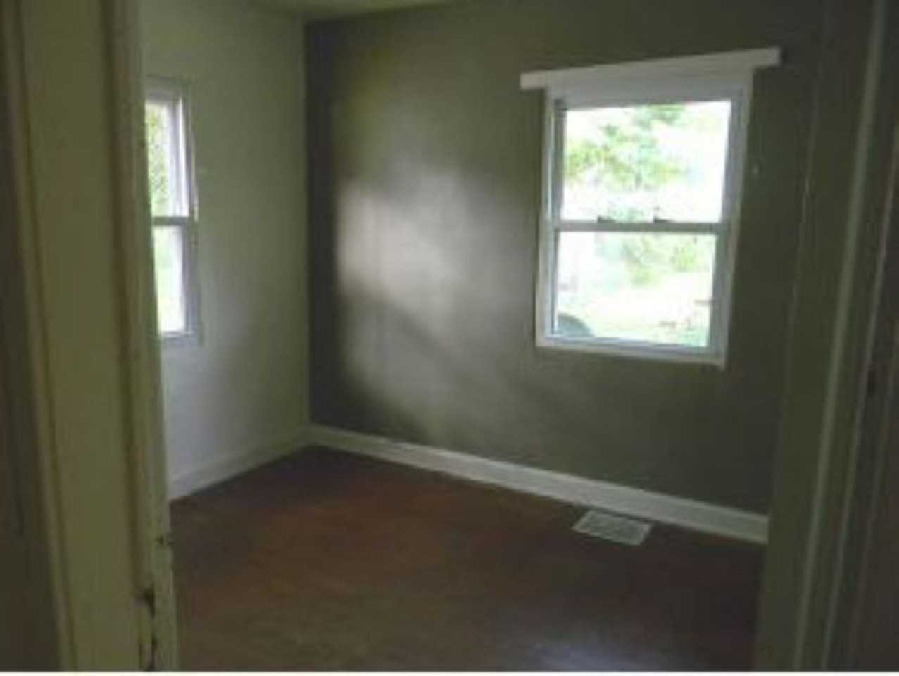 106 S Roosevelt St - Photo 3 of 6