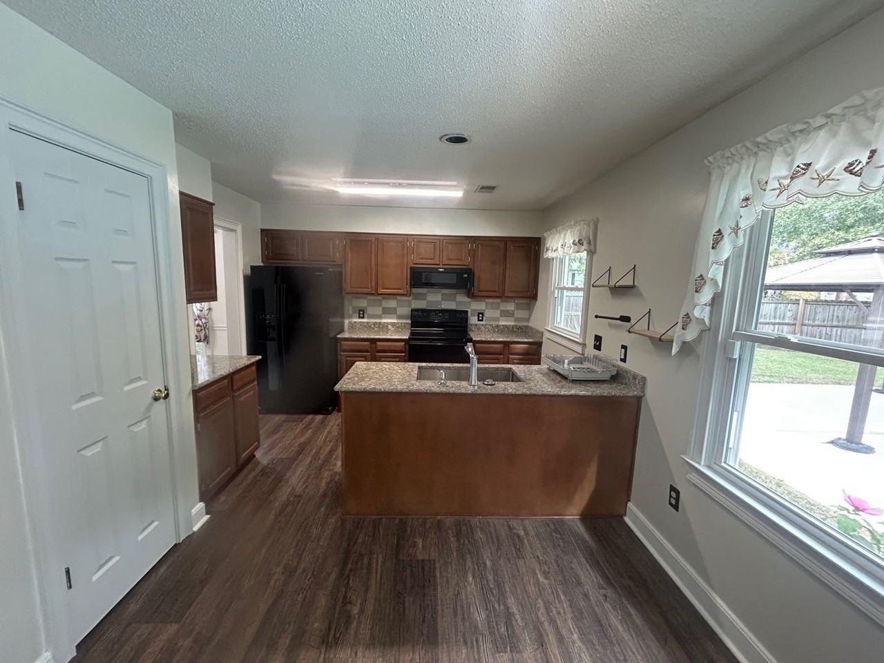 403 Finwood Ct - Photo 3 of 38