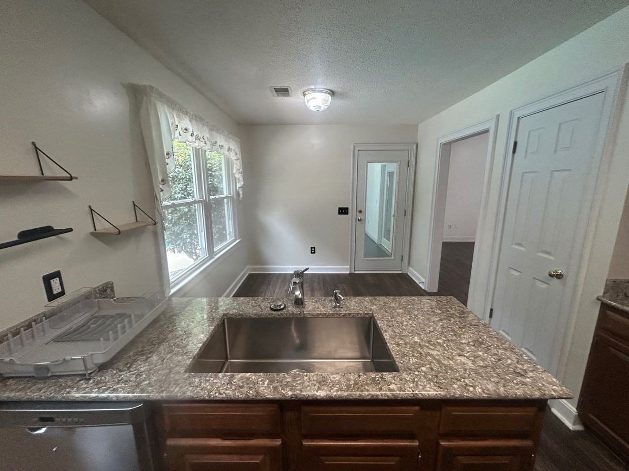 403 Finwood Ct - Photo 7 of 38