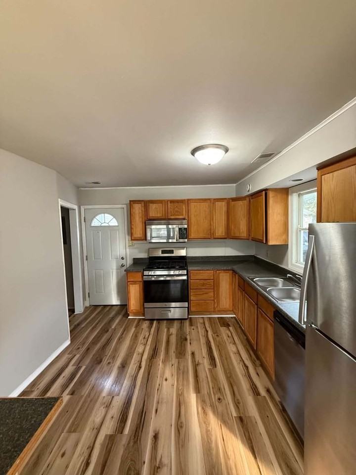 2504 S 28th St - Photo 2 of 13