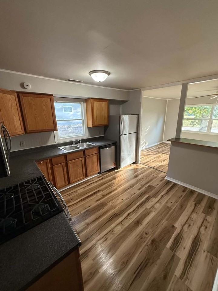 2504 S 28th St - Photo 3 of 13