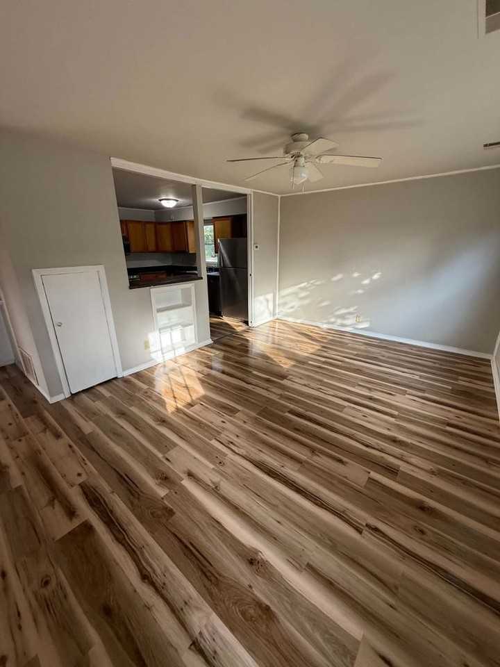 2504 S 28th St - Photo 4 of 13