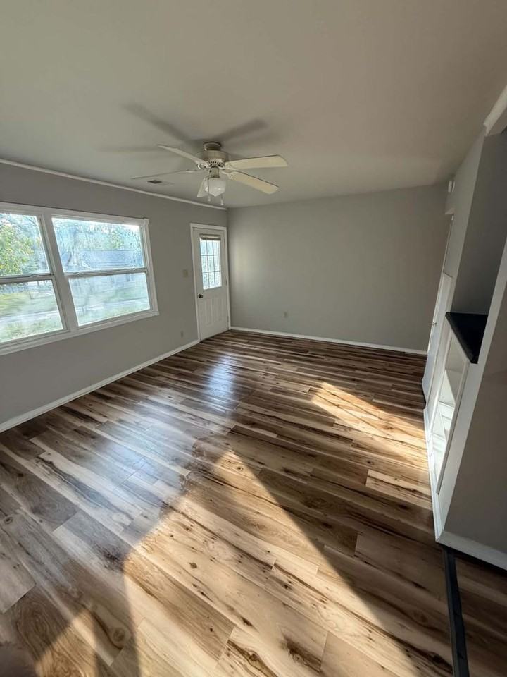 2504 S 28th St - Photo 6 of 13