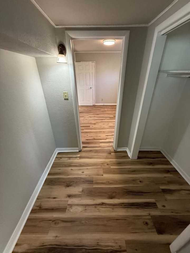 2504 S 28th St - Photo 7 of 13