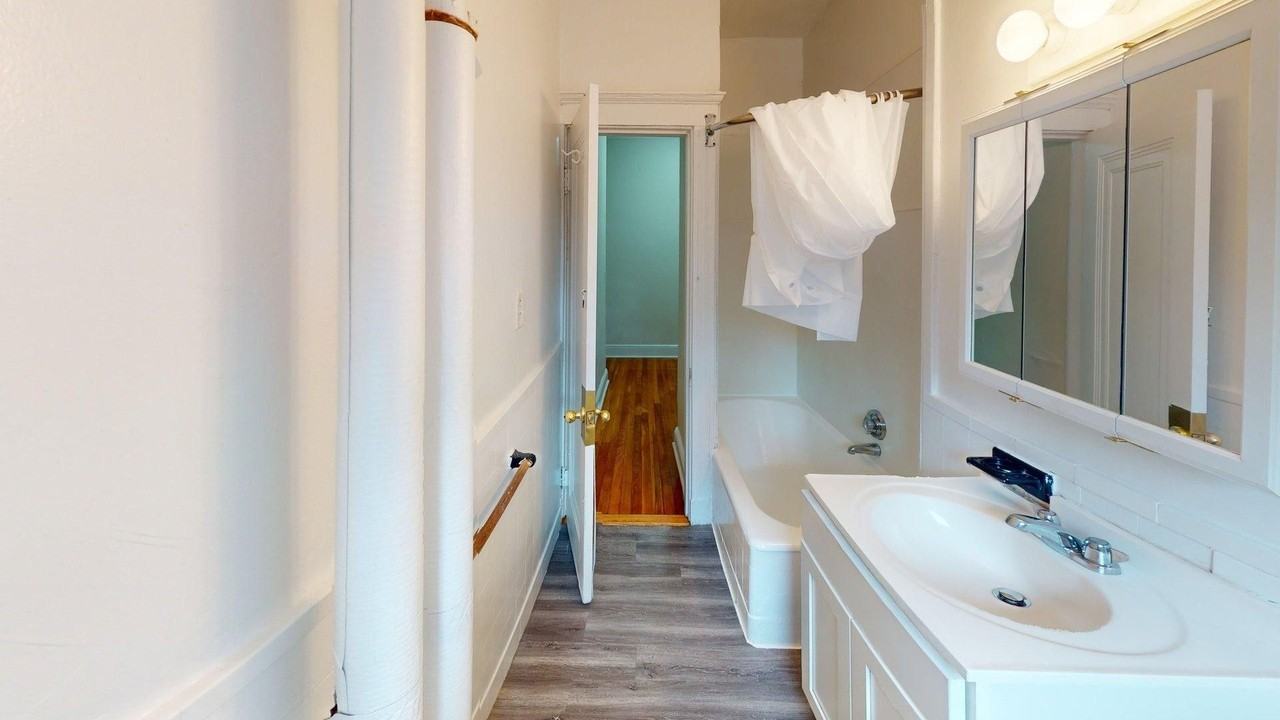1808 Commonwealth Ave - Photo 4 of 8