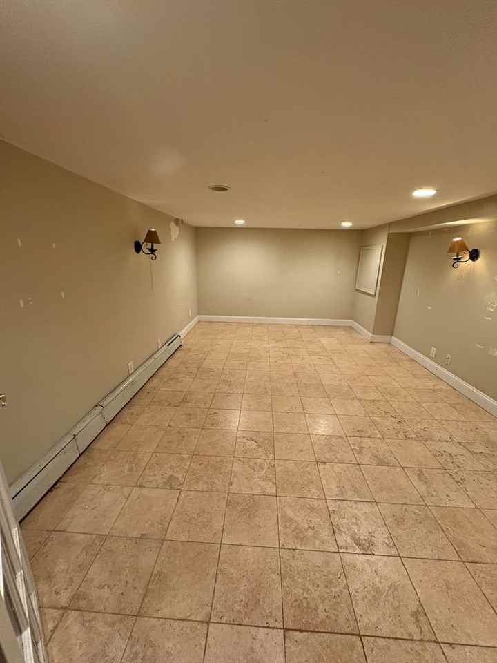 35 Warwick St - Photo 3 of 9