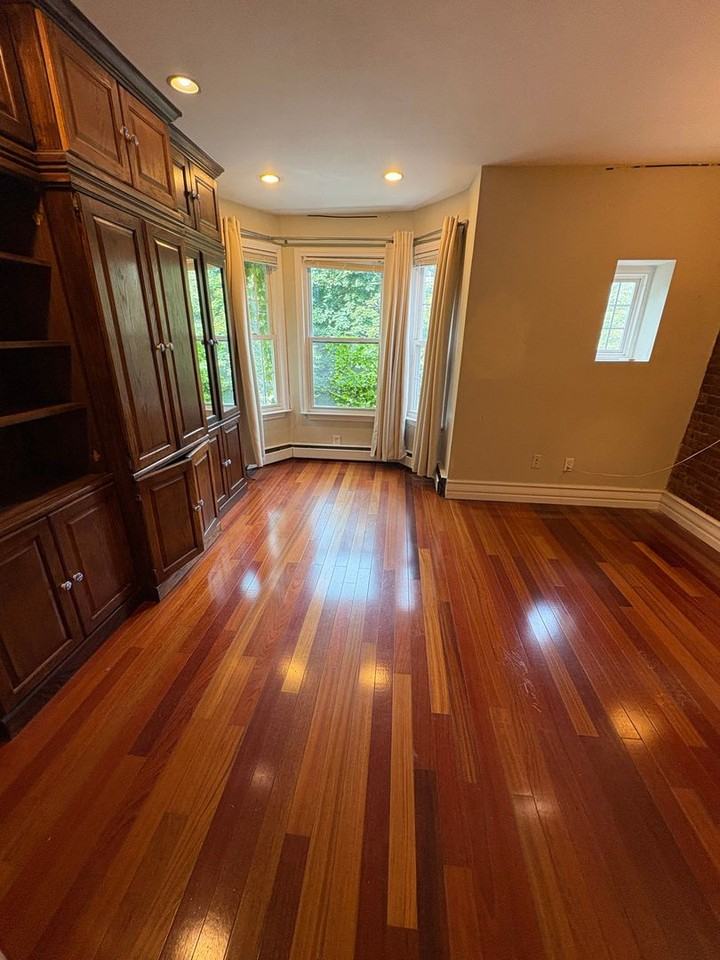 35 Warwick St - Photo 7 of 9