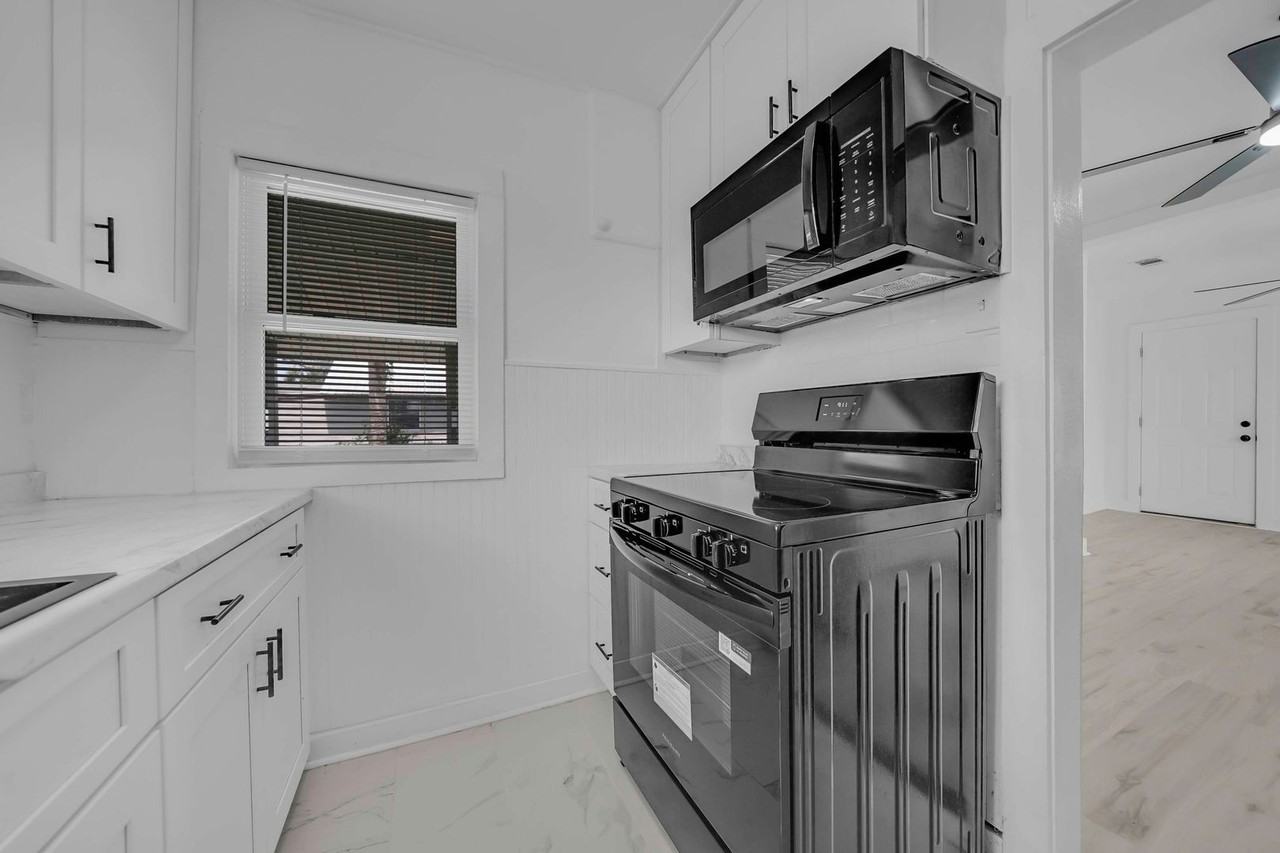 735 Sheffield Ave - Photo 3 of 32
