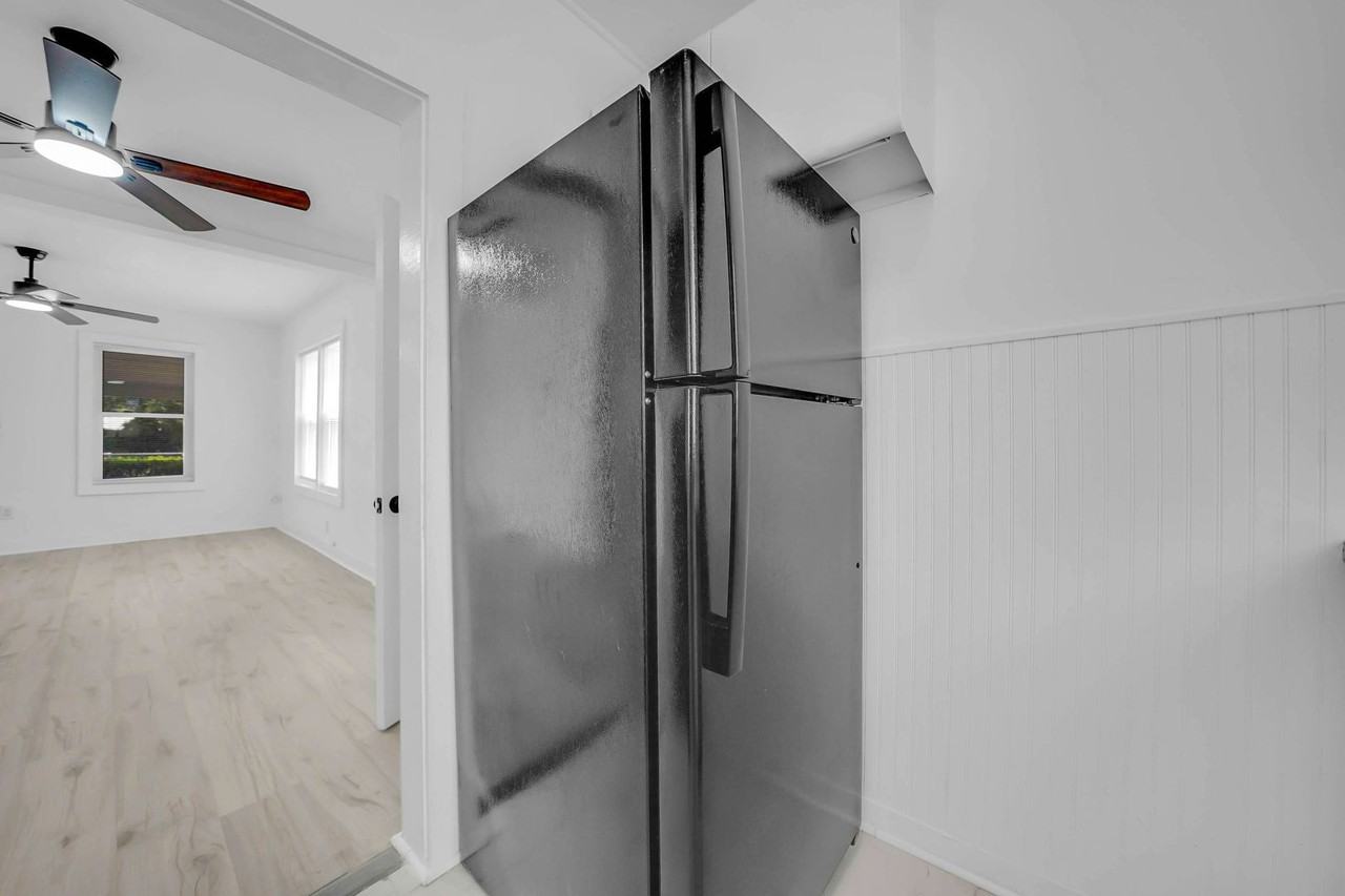 735 Sheffield Ave - Photo 5 of 32