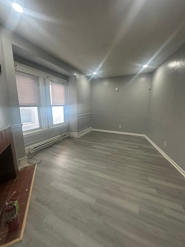 4522 North  Broad Street - Photo 2 of 14