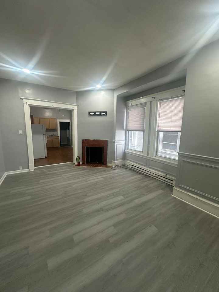 4522 North  Broad Street - Photo 3 of 14