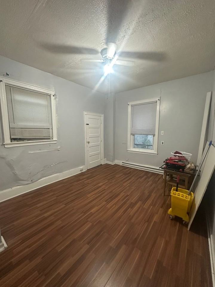 4522 North  Broad Street - Photo 5 of 14
