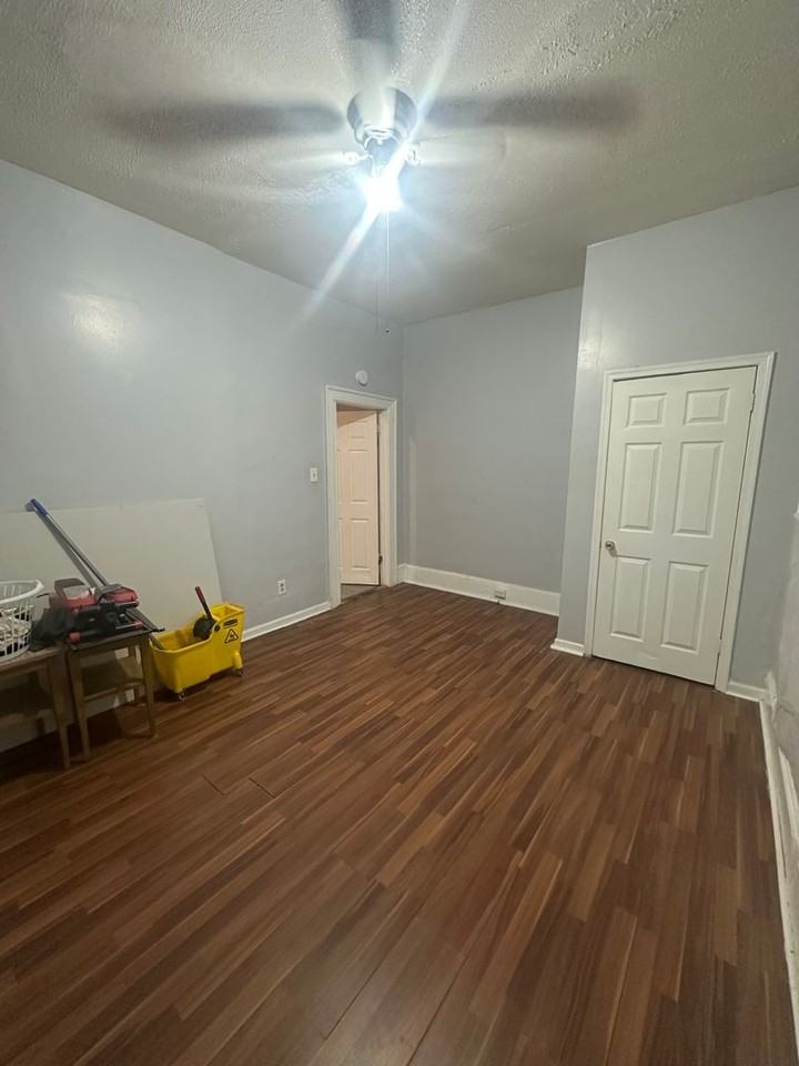 4522 North  Broad Street - Photo 6 of 14