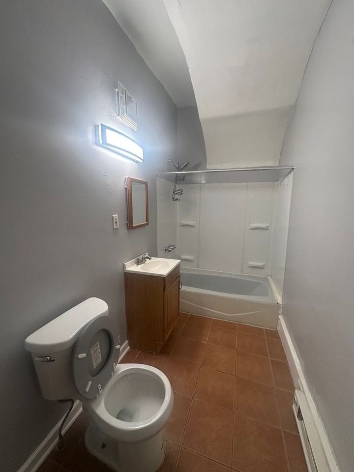 4522 North  Broad Street - Photo 7 of 14