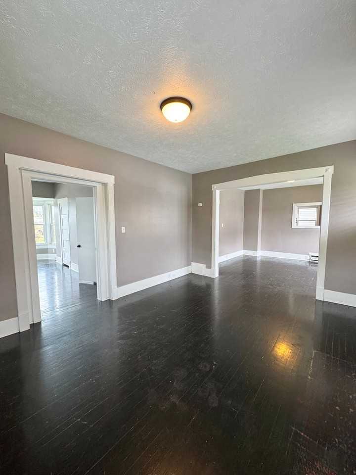 5148 Dodge St - Photo 2 of 12