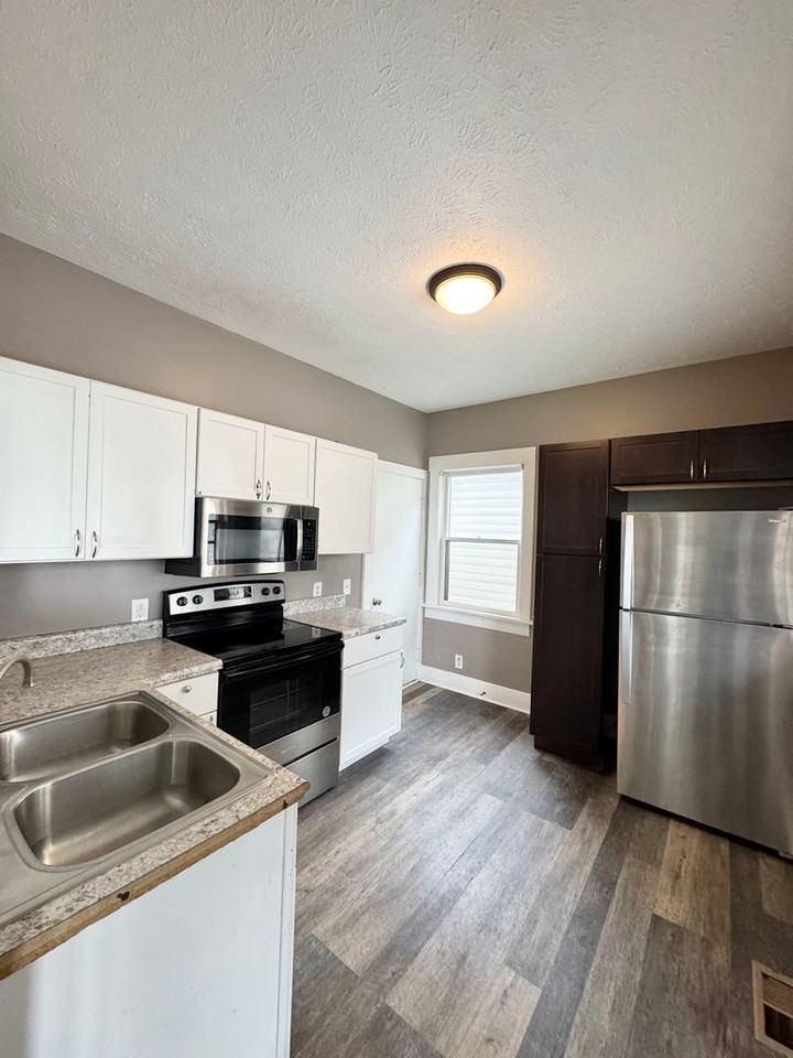 5148 Dodge St - Photo 4 of 12