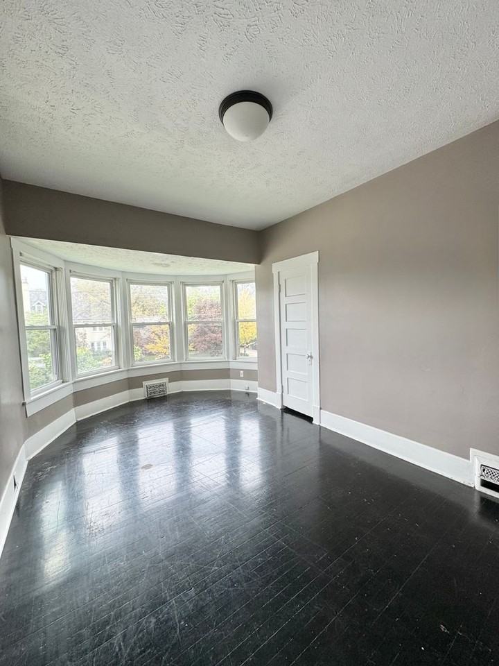 5148 Dodge St - Photo 6 of 12
