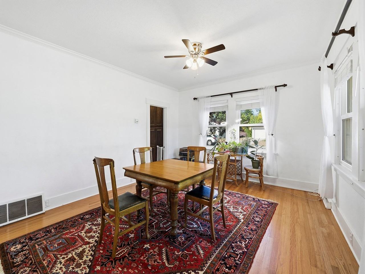 1223 W 31st St - Photo 5 of 23