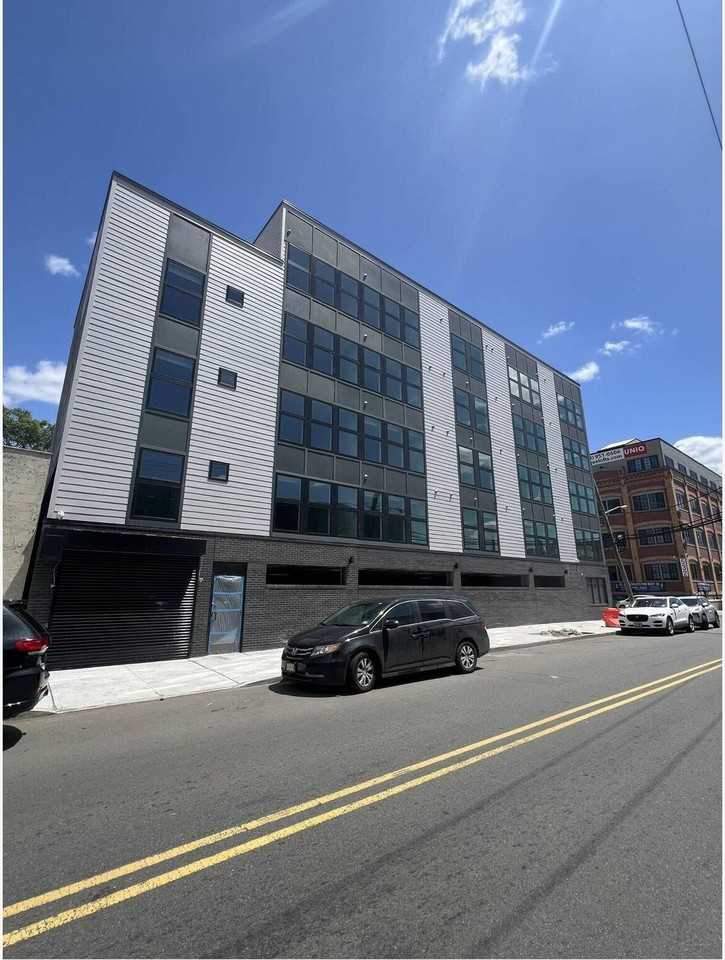 529 Mulberry St - Photo 2 of 23
