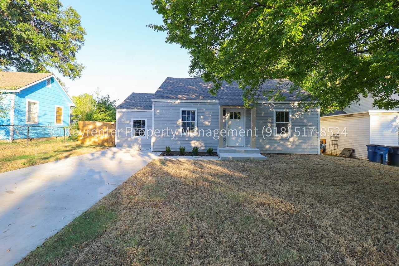 1421 N Columbia Ave - Photo 2 of 35