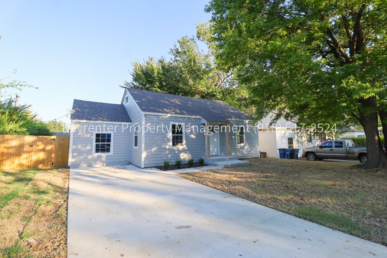 1421 N Columbia Ave - Photo 3 of 35