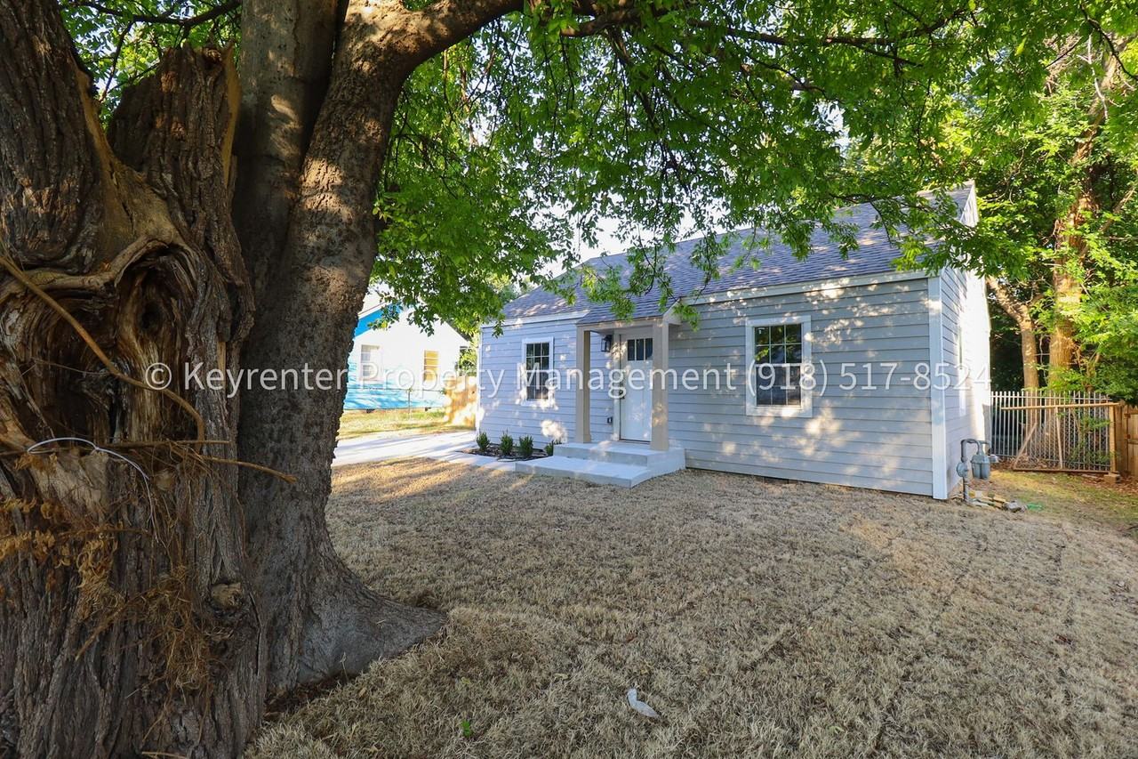 1421 N Columbia Ave - Photo 4 of 35