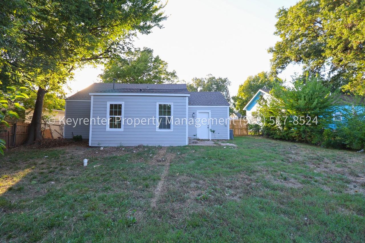 1421 N Columbia Ave - Photo 6 of 35