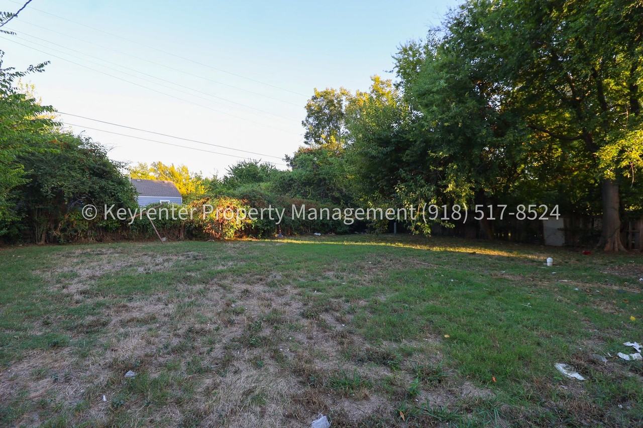 1421 N Columbia Ave - Photo 7 of 35