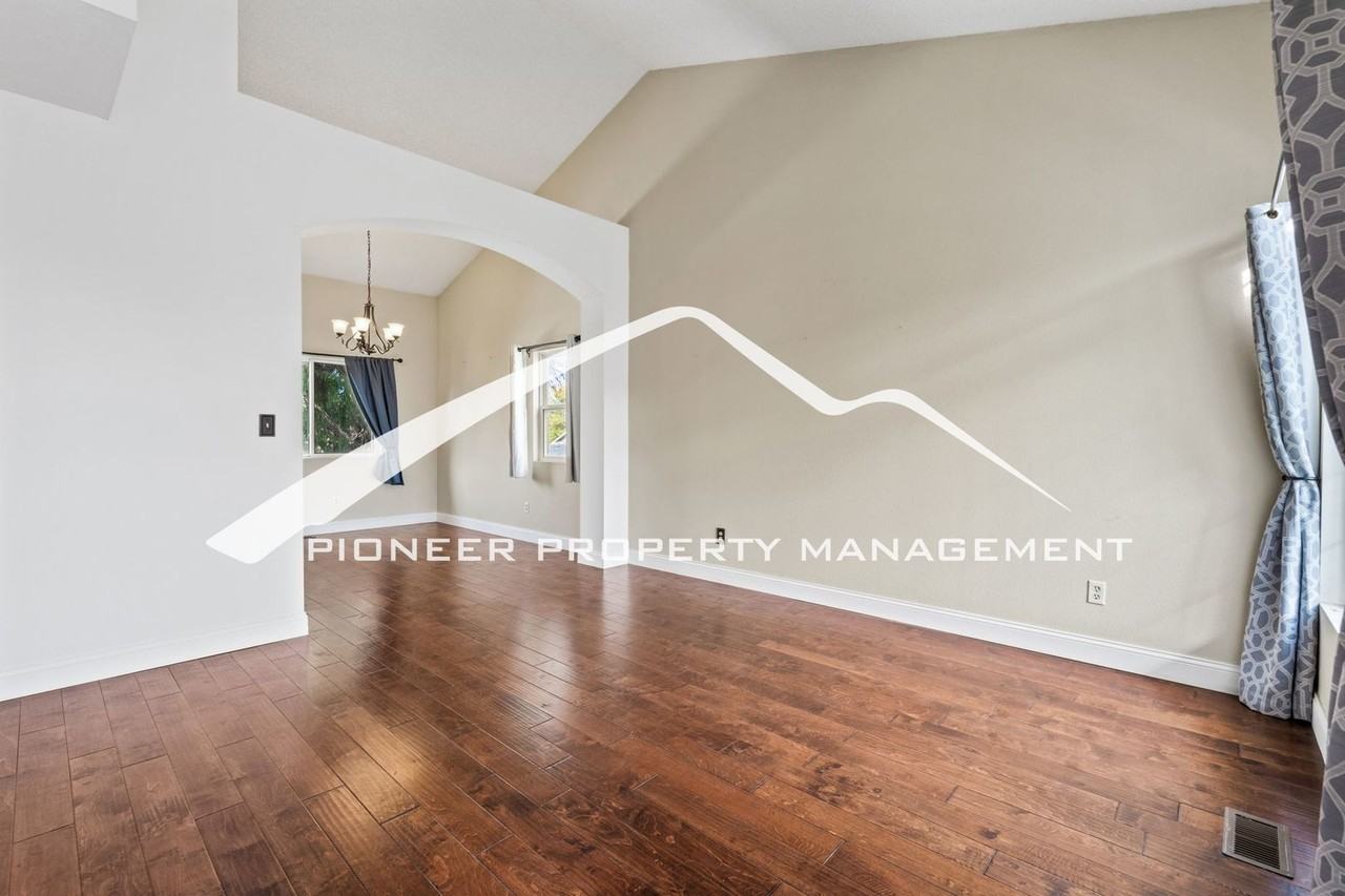 1328 Hamstead Ct - Photo 4 of 28