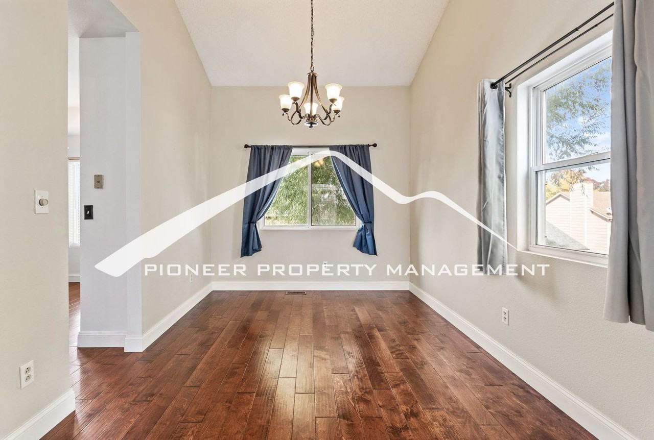 1328 Hamstead Ct - Photo 6 of 28