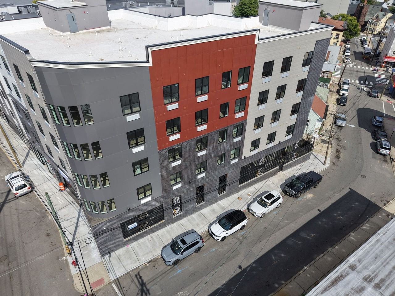 265 Marshall St - Photo 3 of 24